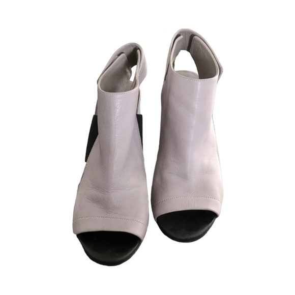 VINCE Anetta Chelsea Booties Heels 40 9 Slingback Sandals RARE Woodsmoke Grey - Picture 3 of 16